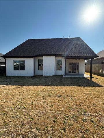 4400 SW Eggersway Place, Bentonville, AR 72712