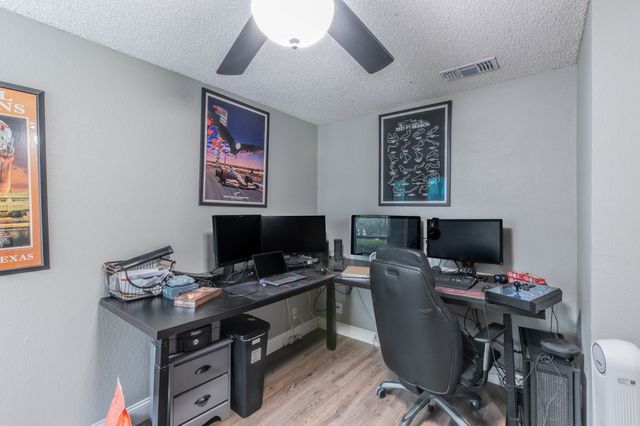 1901 Cloisters Drive 914, Arlington, TX 76011