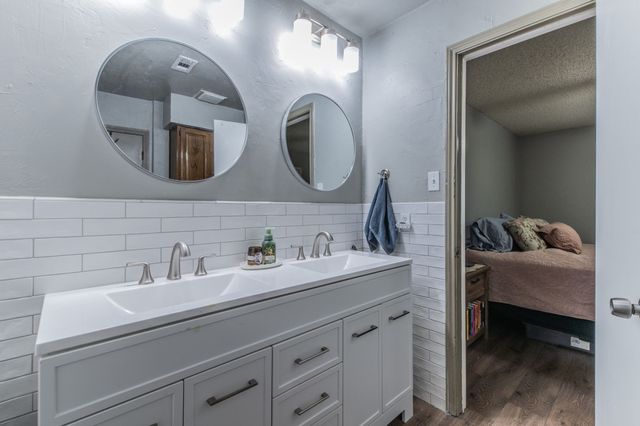1901 Cloisters Drive 914, Arlington, TX 76011