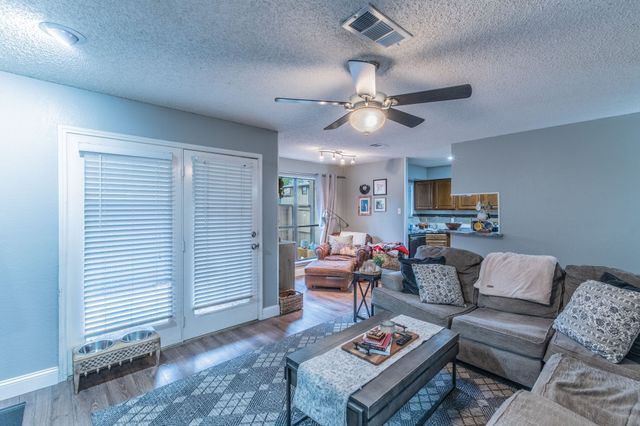1901 Cloisters Drive 914, Arlington, TX 76011