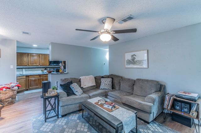 1901 Cloisters Drive 914, Arlington, TX 76011