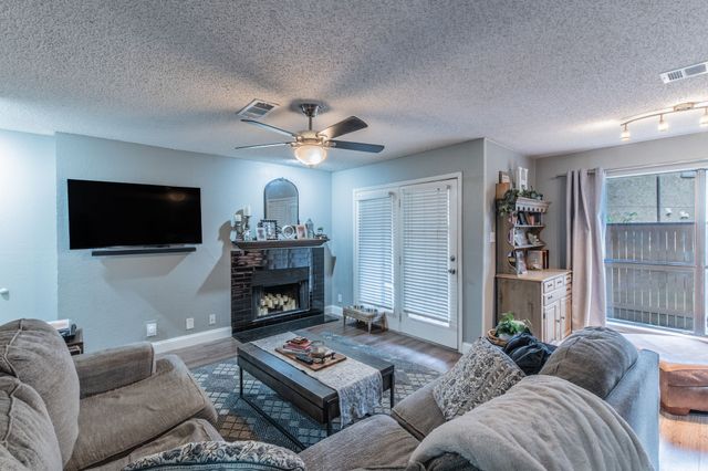 1901 Cloisters Drive 914, Arlington, TX 76011