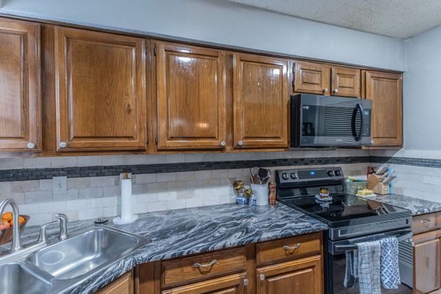 1901 Cloisters Drive 914, Arlington, TX 76011