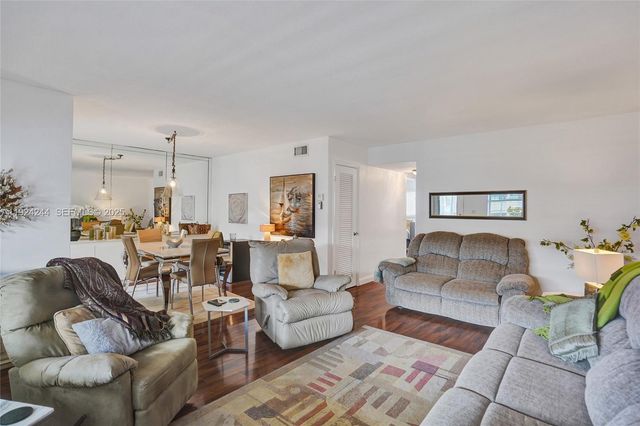 580 Egret Dr 220, Hallandale Beach, FL 33009