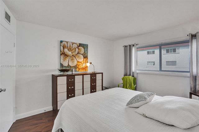 580 Egret Dr 220, Hallandale Beach, FL 33009