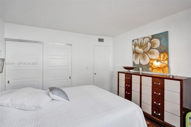 580 Egret Dr 220, Hallandale Beach, FL 33009