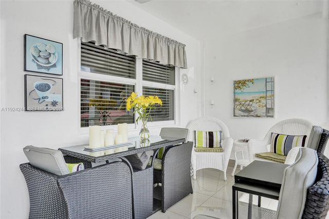 580 Egret Dr 220, Hallandale Beach, FL 33009