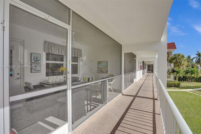 580 Egret Dr 220, Hallandale Beach, FL 33009