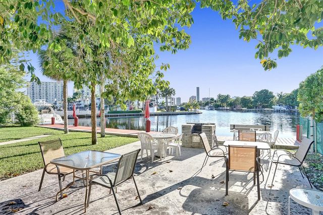 580 Egret Dr 220, Hallandale Beach, FL 33009