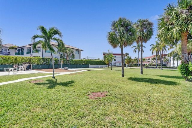 580 Egret Dr 220, Hallandale Beach, FL 33009
