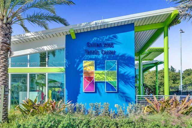 580 Egret Dr 220, Hallandale Beach, FL 33009