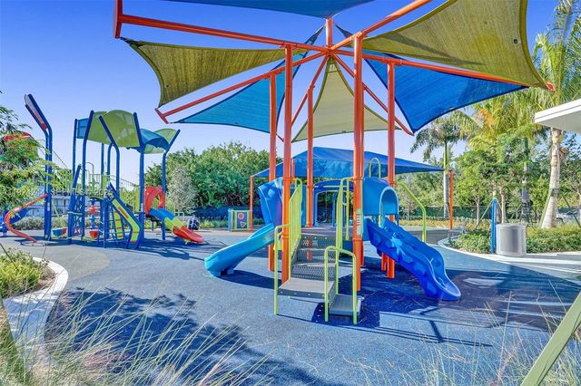 580 Egret Dr 220, Hallandale Beach, FL 33009