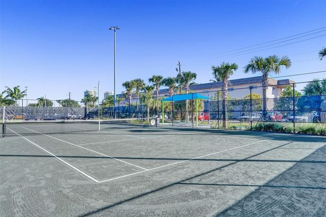 580 Egret Dr 220, Hallandale Beach, FL 33009