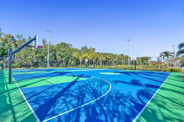 580 Egret Dr 220, Hallandale Beach, FL 33009