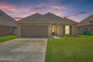 506 Flanders Ridge Drive, Youngsville, LA 70592