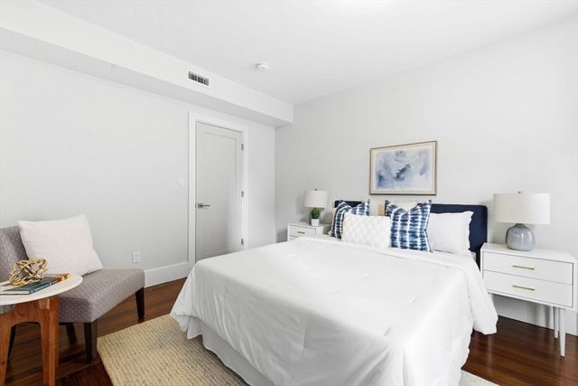 351 Centre St 2, Boston, MA 02122