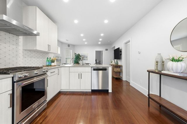 351 Centre St 2, Boston, MA 02122