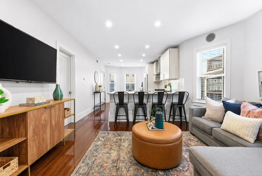 351 Centre St 2, Boston, MA 02122