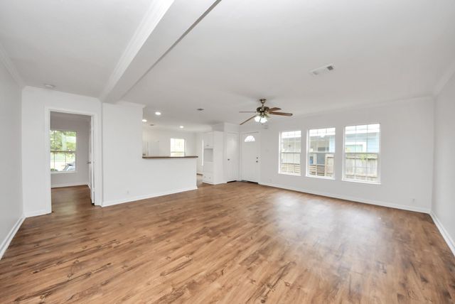 6526 Carver Road A, Houston, TX 77091