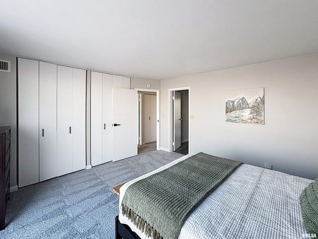 1800 7TH Street, East Moline, IL 61244