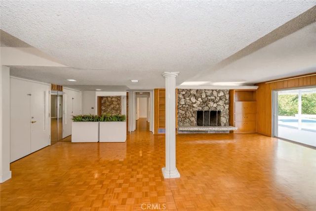 19443 Superior Street, Northridge, CA 91324