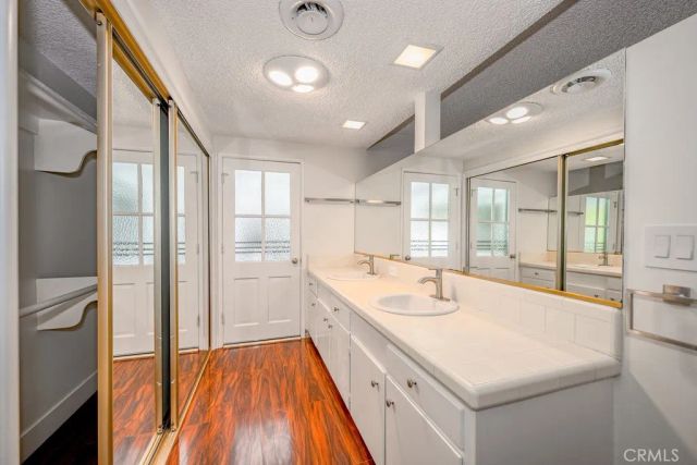19443 Superior Street, Northridge, CA 91324