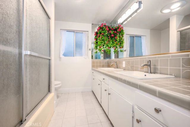19443 Superior Street, Northridge, CA 91324