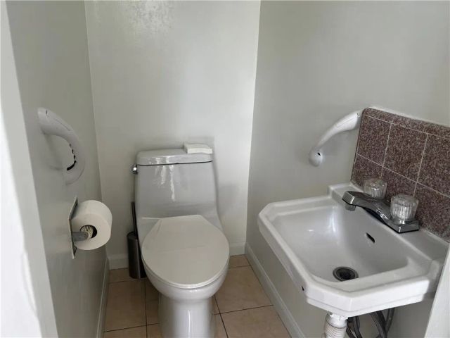 19443 Superior Street, Northridge, CA 91324