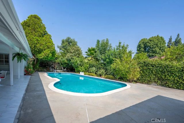 19443 Superior Street, Northridge, CA 91324