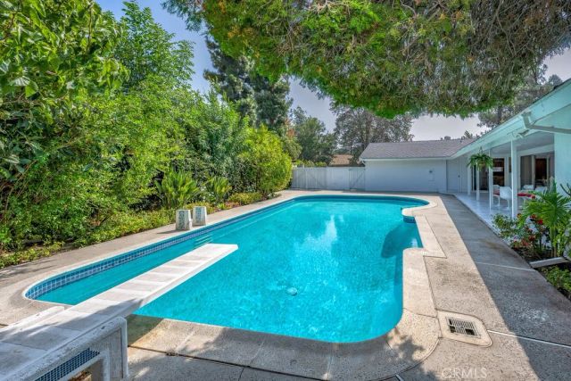 19443 Superior Street, Northridge, CA 91324
