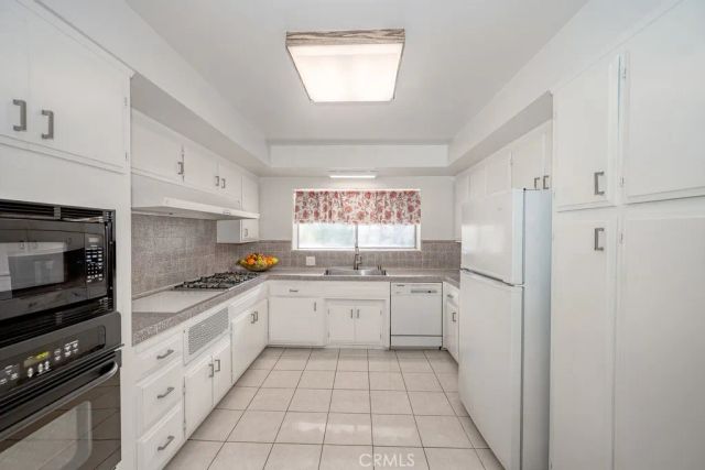 19443 Superior Street, Northridge, CA 91324