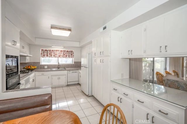 19443 Superior Street, Northridge, CA 91324