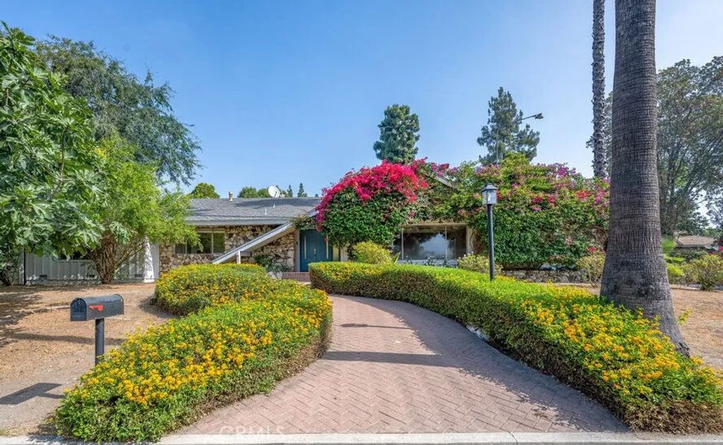 19443 Superior Street, Northridge, CA 91324