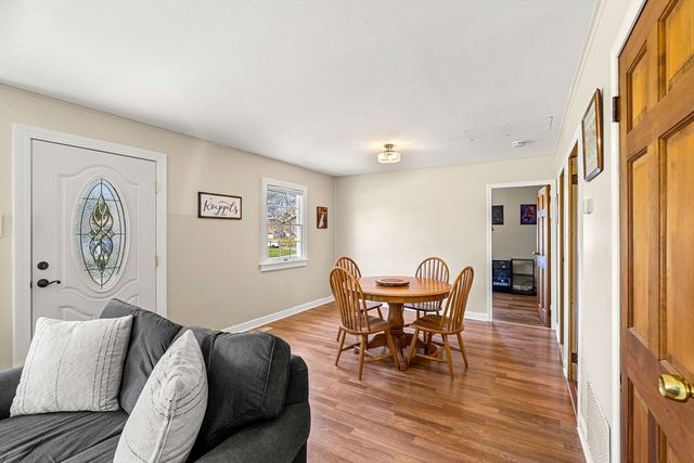 5 Pershing Ave, Acushnet, MA 02743