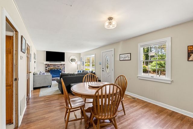 5 Pershing Ave, Acushnet, MA 02743
