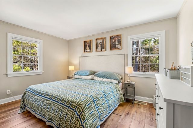 5 Pershing Ave, Acushnet, MA 02743