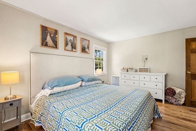 5 Pershing Ave, Acushnet, MA 02743