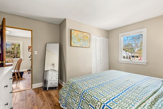 5 Pershing Ave, Acushnet, MA 02743
