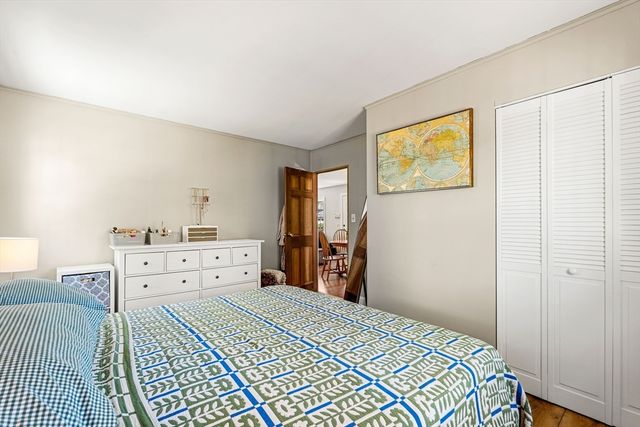 5 Pershing Ave, Acushnet, MA 02743