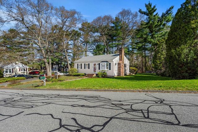5 Pershing Ave, Acushnet, MA 02743