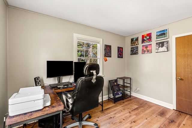 5 Pershing Ave, Acushnet, MA 02743