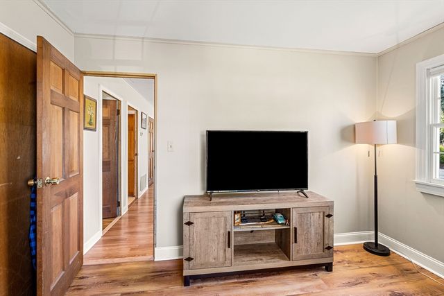 5 Pershing Ave, Acushnet, MA 02743
