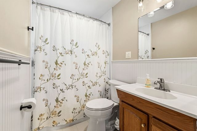 5 Pershing Ave, Acushnet, MA 02743