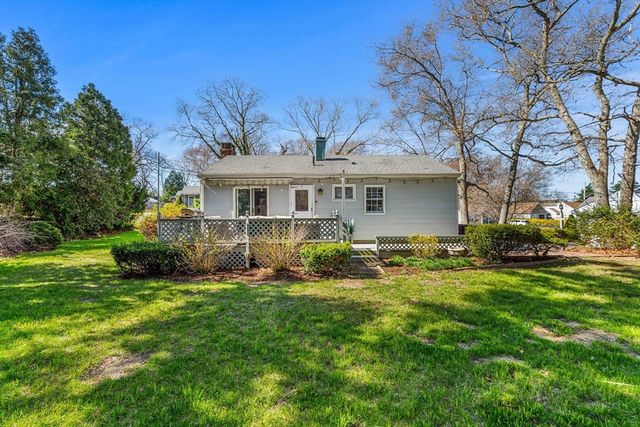 5 Pershing Ave, Acushnet, MA 02743