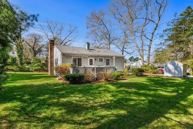5 Pershing Ave, Acushnet, MA 02743
