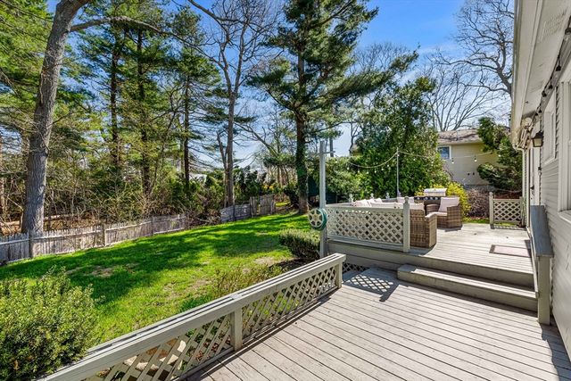 5 Pershing Ave, Acushnet, MA 02743