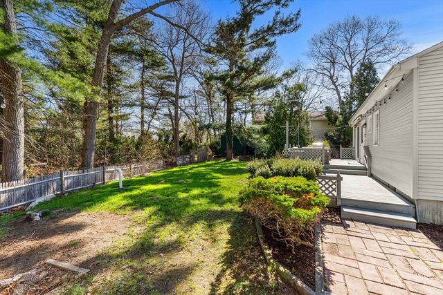 5 Pershing Ave, Acushnet, MA 02743