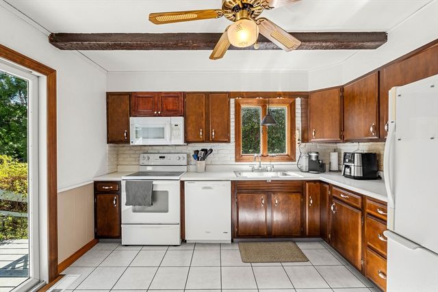 5 Pershing Ave, Acushnet, MA 02743