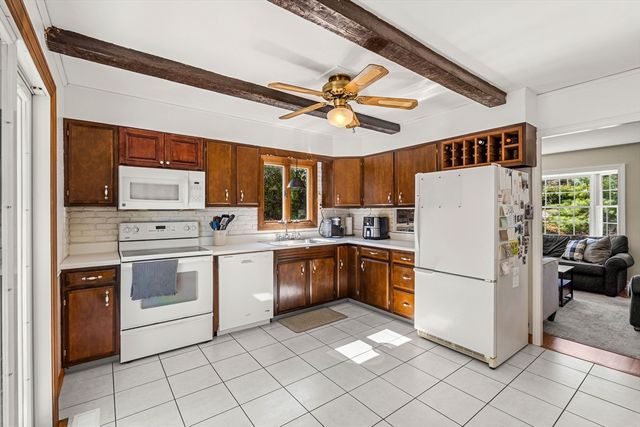 5 Pershing Ave, Acushnet, MA 02743