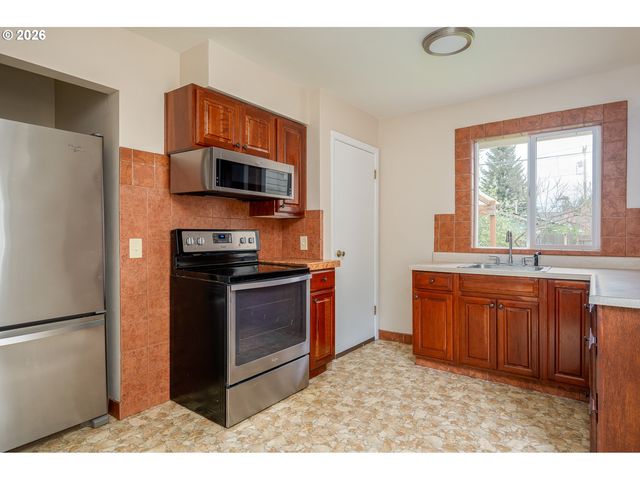 3558 Se 67TH Ave, Portland, OR 97206